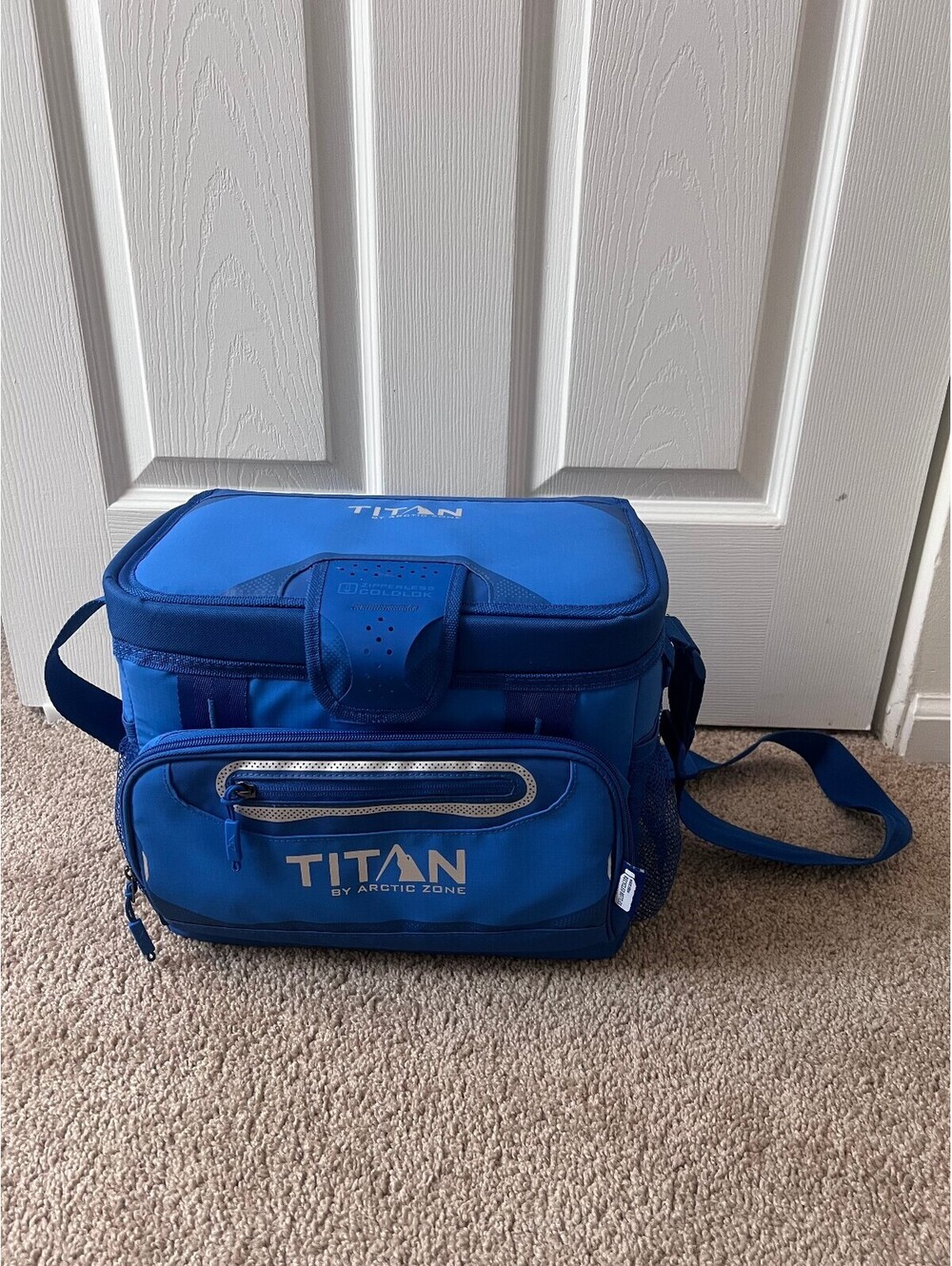Titan Arctic Zone 9 Can zipper less Soft cooler 6 quart